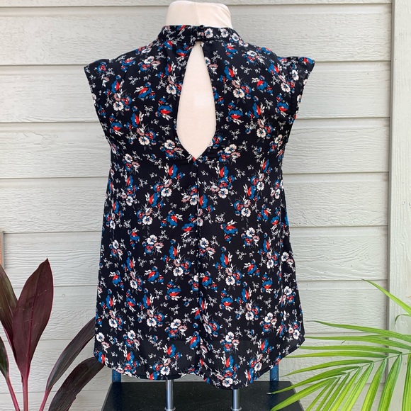 Floral Top - Picture 12 of 12